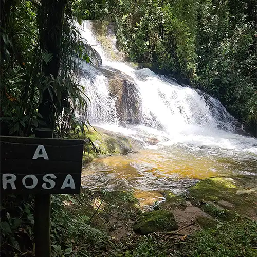 Cachoeira e trilha no interior de São Paulo