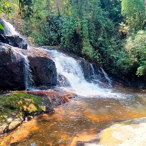 Pousada com Cachoeira e Trilha